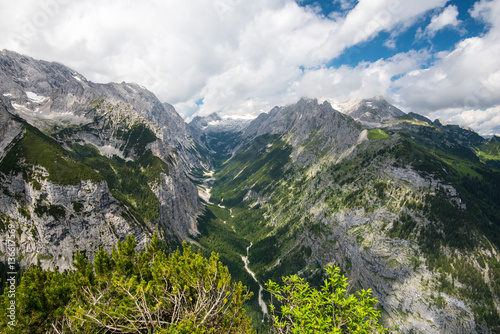 Wettersteingebirge mit Zugspitze und Reintal photo