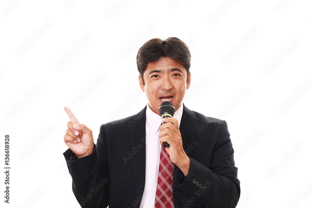 笑顔のビジネスマン
笑顔のビジネスマン