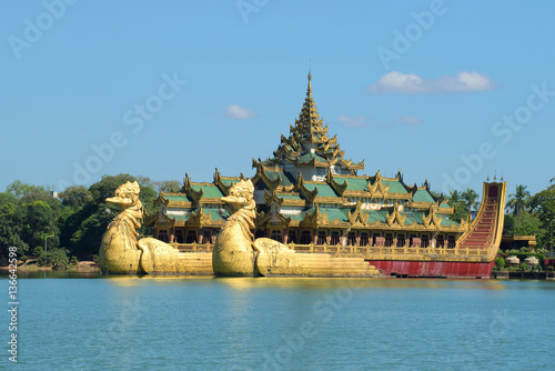 View of the royal Karawait barge on the Kandawgyi lake in downtown Yangon. Myanmar © sikaraha