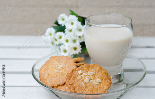 Hot milk and cereal cookies