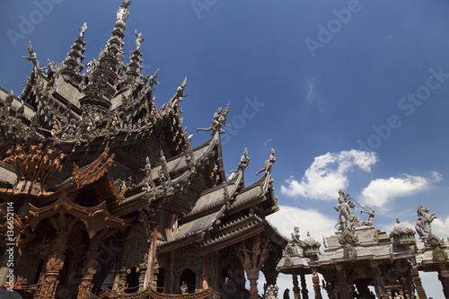 Beautiful Buddhist temple © selezenj