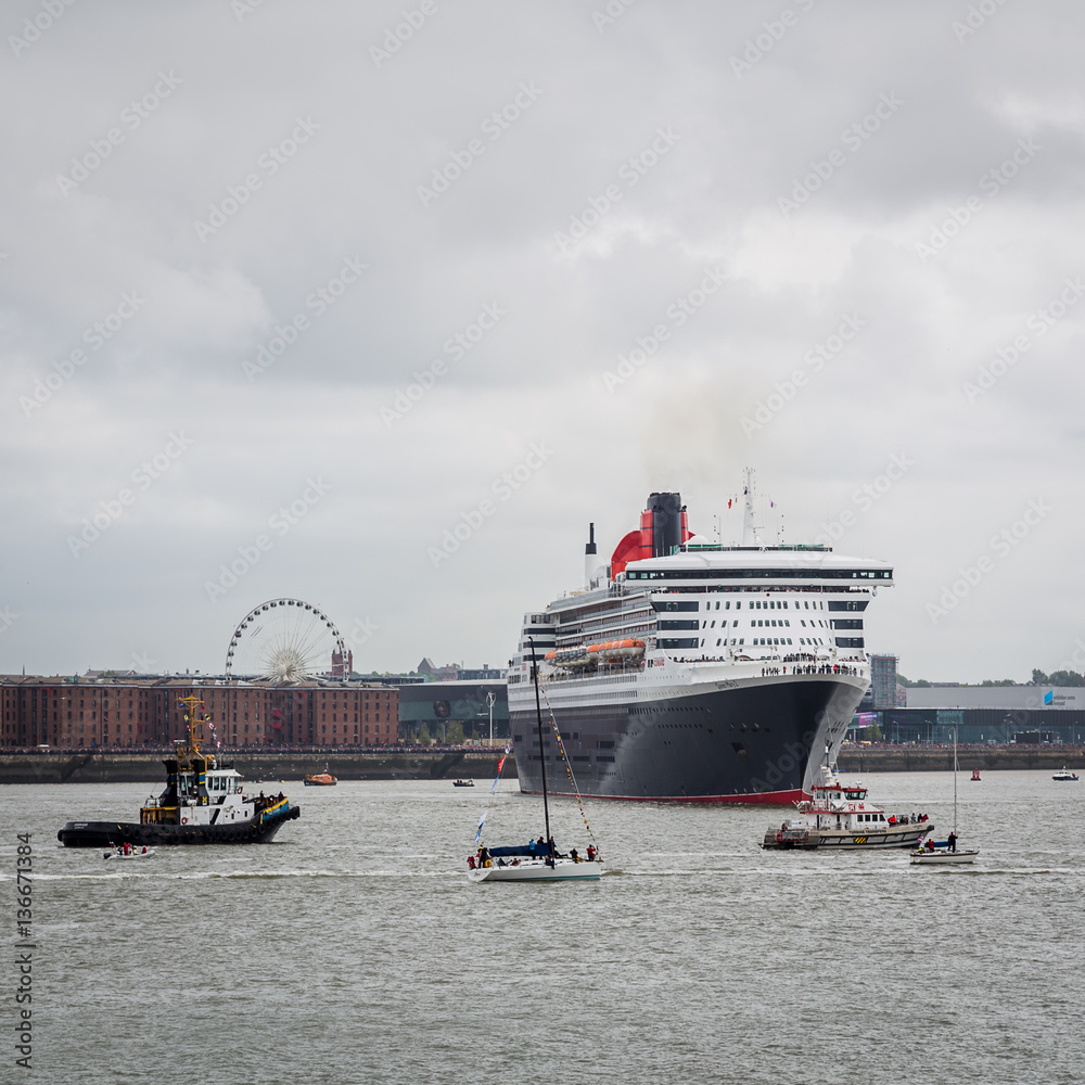 Queen Mary 2 turning in the Mersey
