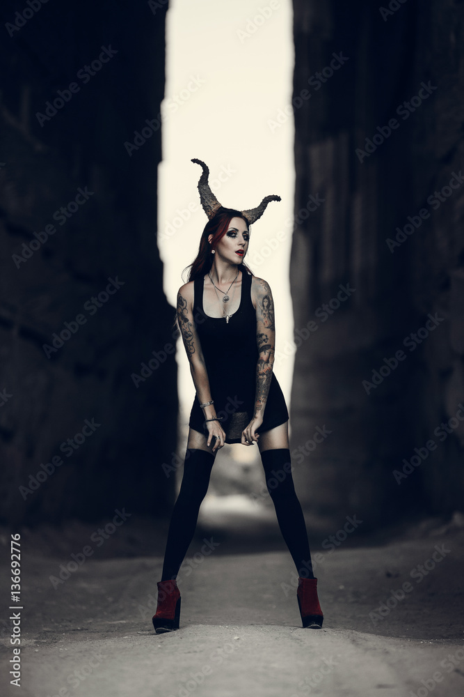 Naklejka premium woman with demons horns