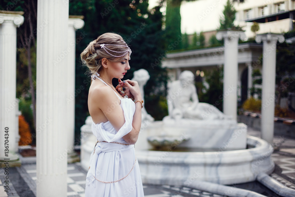 Naklejka premium portrait of a beautiful fashion model wearing an elegant dress