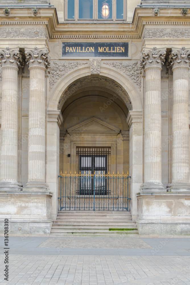 Obraz premium Paris, the Louvre, pavillon Mollien, facade