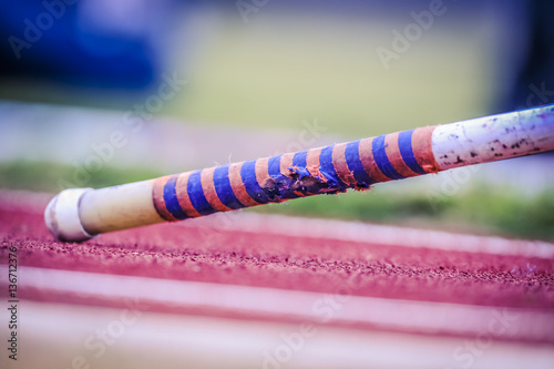 Detail a pole vaulting