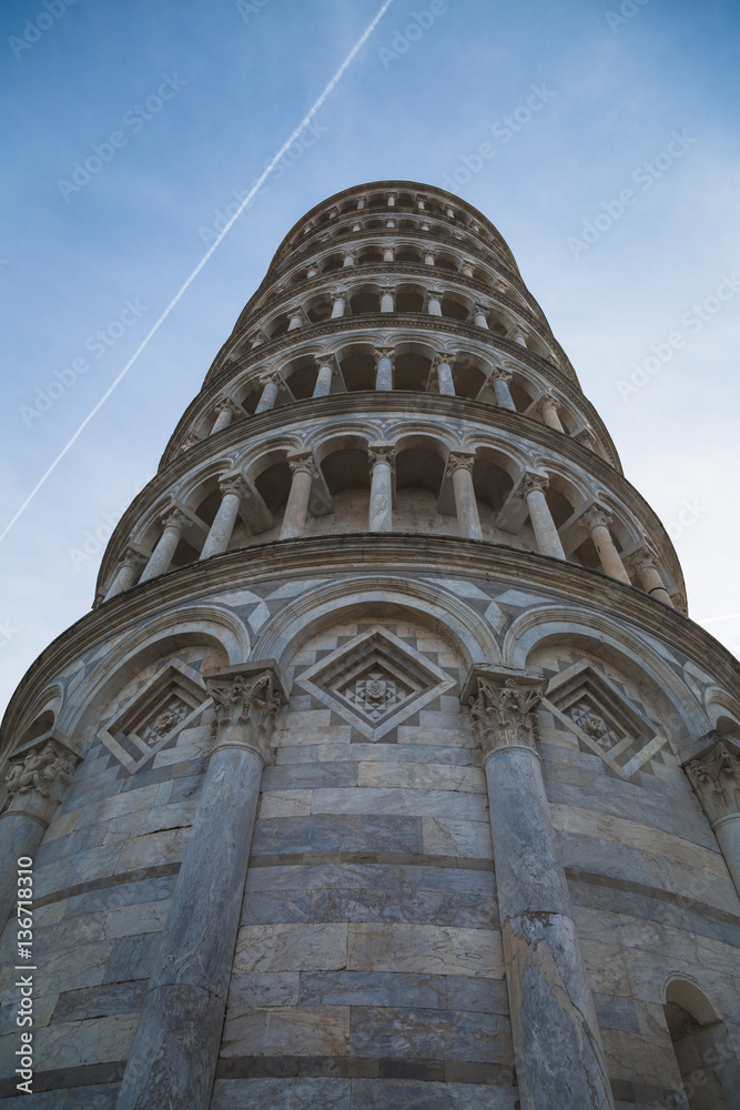 Torre di Pisa vista dal basso Torre di Pisa vista dal basso