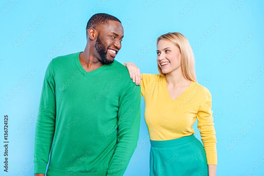 Obraz premium Carefree loving couple spending time together