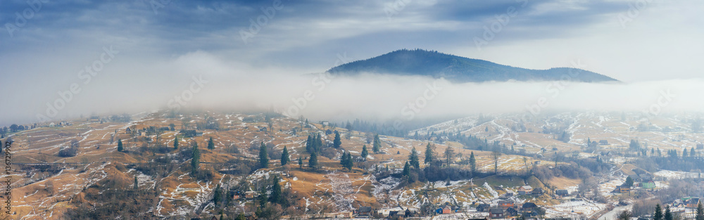 Obraz premium mountain village in the valley. Carpathians. Ukraine. Europe