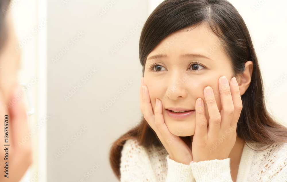肌荒れが気になる女性 肌荒れが気になる女性
