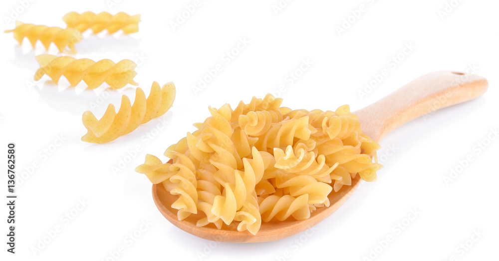 Fototapeta premium yellow pieces of macaroni isolated on white background