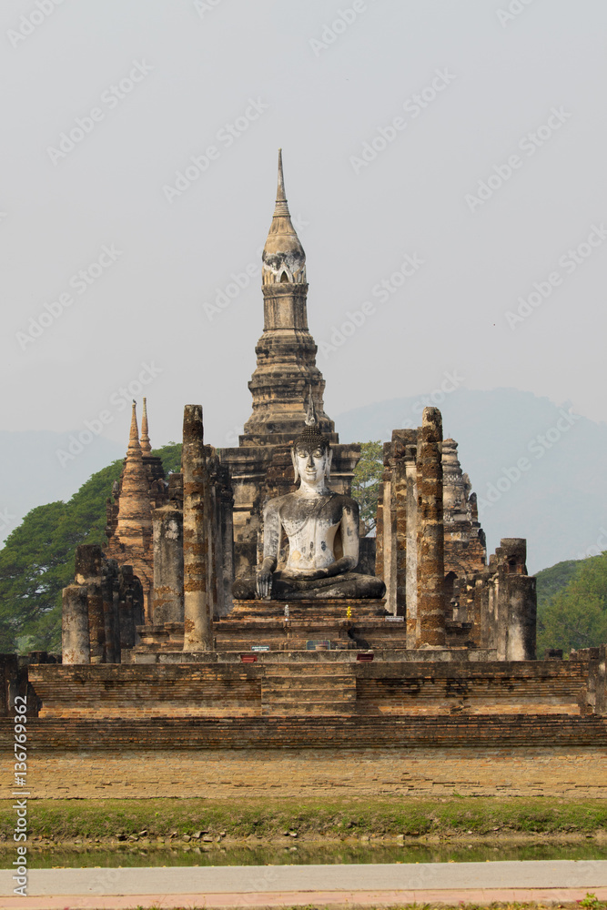 Obraz premium Sukhothai Historical Park In Thailand, Buddha statue, Old Town,