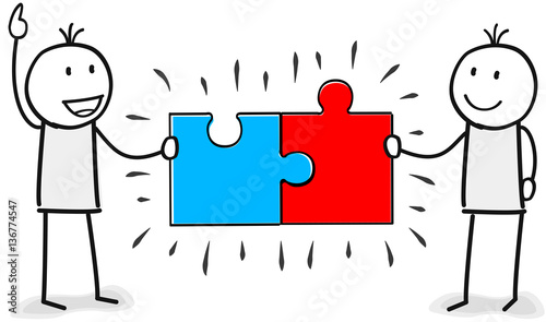 Zwei Figuren mit passenden Puzzle Teilen in einer Partnerschaft