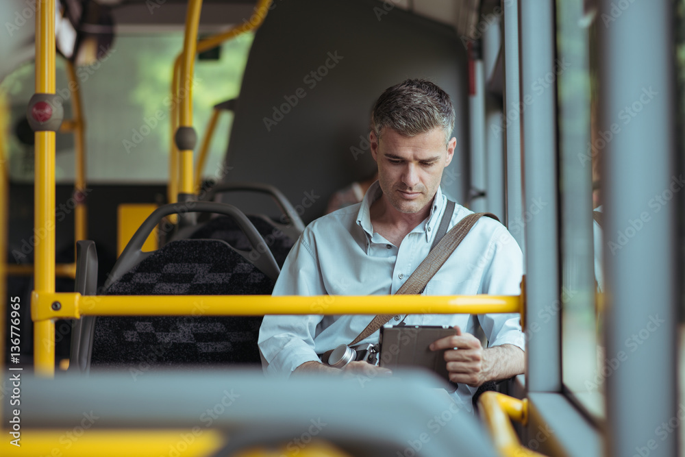 Businessman traveling by bus - obrazy, fototapety, plakaty 