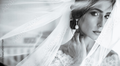 Fotografie, Obraz young beauty bride with big eye