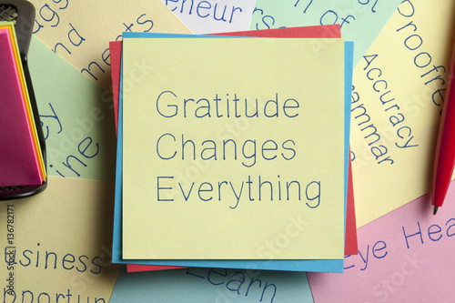 Картината върху платно Gratitude Changes Everything written on a note