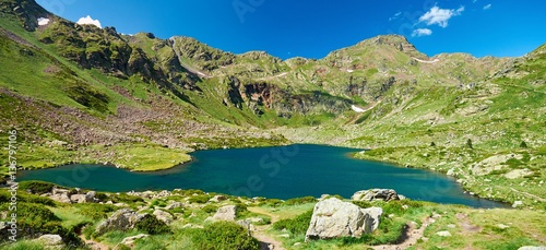 Estany del Mig. Tristaina Lakes (Estanis de Tristaina). Andorra