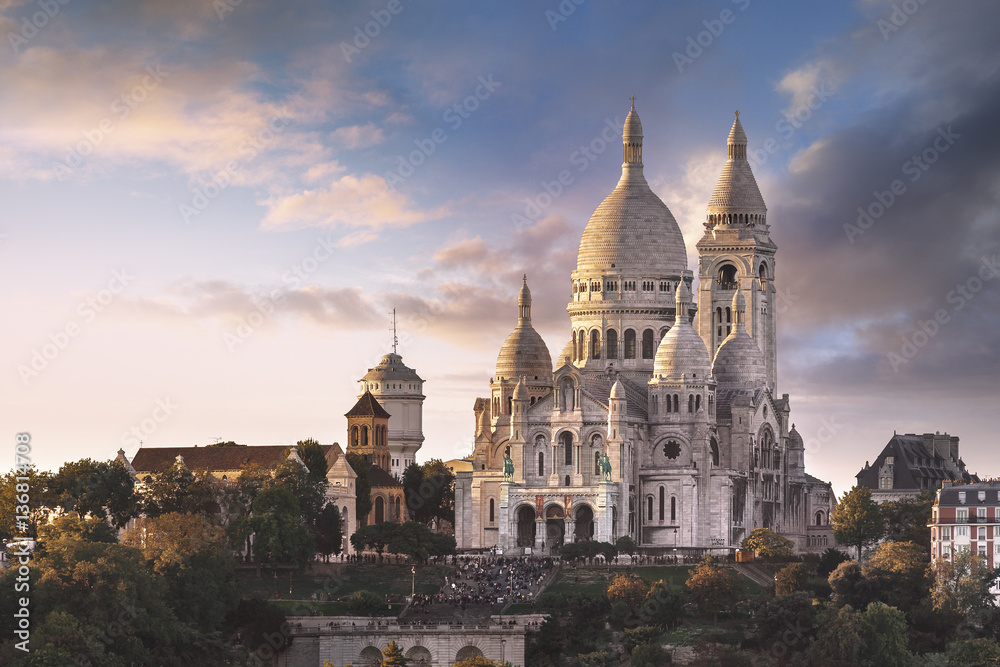 Obraz premium Bazylika Najświętszego Serca na Montmartre