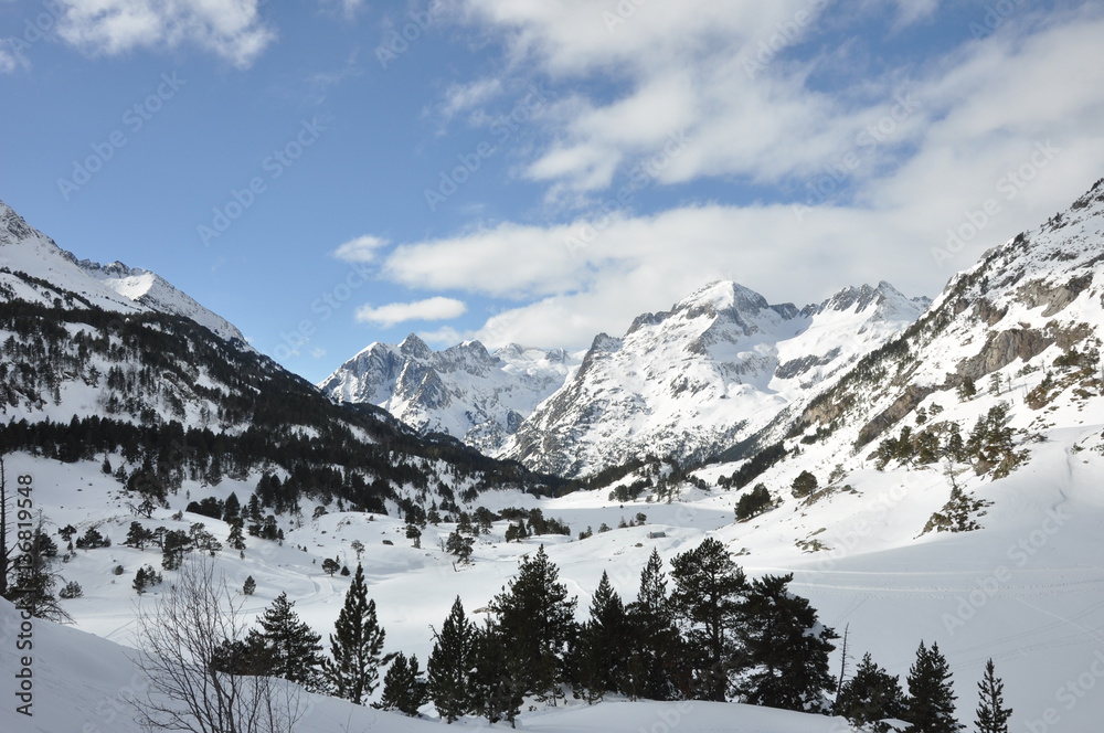 Nieve y sol en los Pirineos