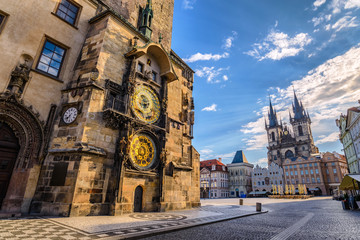 Fototapete Prag Prager Altstädter Ring und Astronomischer Uhrturm, Prag, Cze  © Noppasinw
