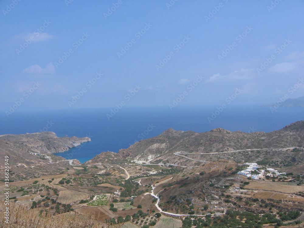 Affaccio sul mare a Milo nelle isole Cicladi in Grecia.