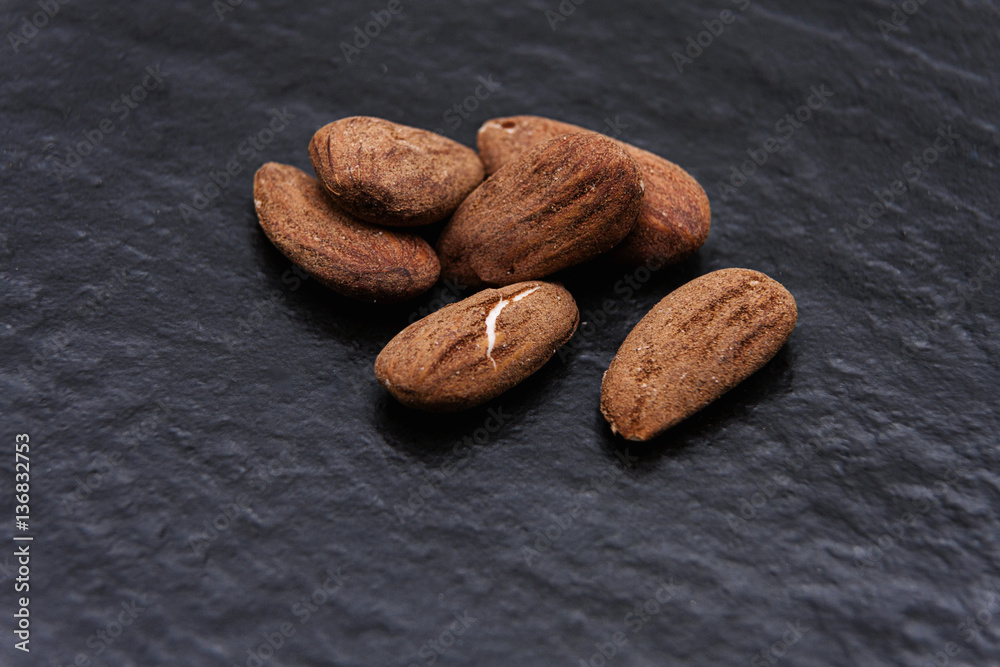 Obraz premium Toasted almonds