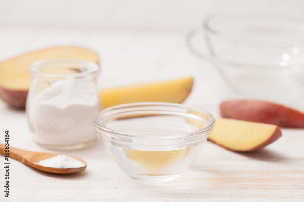 sea salt, starch in the jar, cut the potatoes into slices on a w sea salt, starch in the jar, cut the potatoes into slices on a w