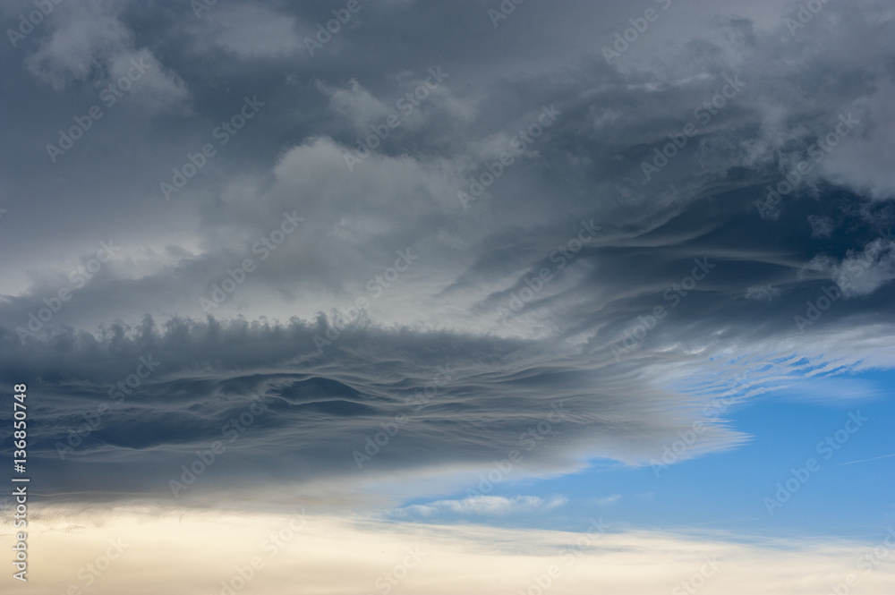 Fototapeta premium Dramatic sky with dark clouds 