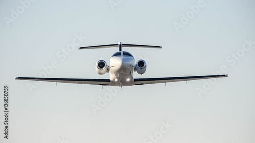 Fotografía Business private jet in low level flight