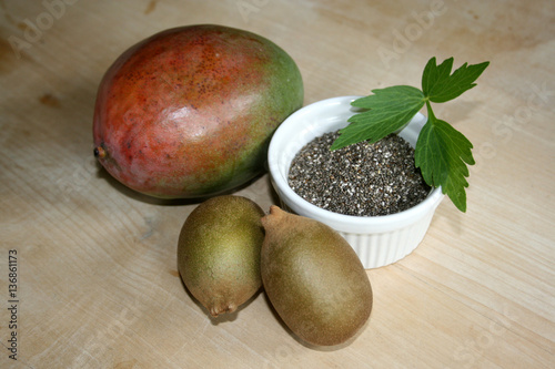 bio, chia, seeeds, copspace, werbetafel, lifestyle, kiwi, gold, mango, wildkräuter,  photo