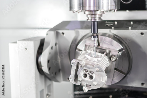 High precision CNC machining center 5 axis working, operator mac