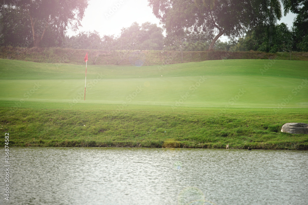 Obraz premium Golf is a sport for the rich There is no cost to play high. A good practice