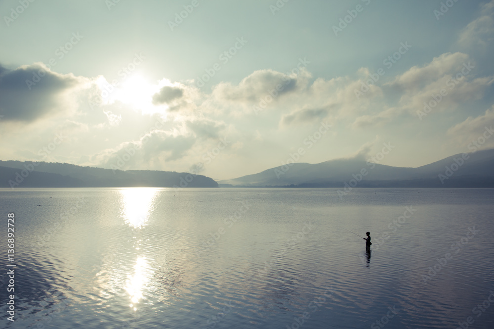 Obraz premium fisherman lake mountain