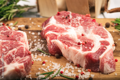 Foto Porky steak with spice and herb on wood background