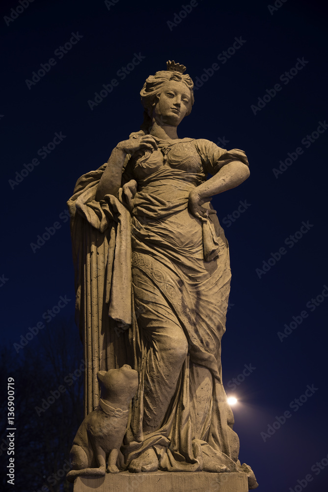 Fototapeta premium Freedom figure at night, sculpture from the 18th century on the puppenbruecke in Luebeck