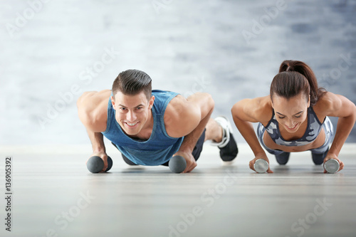 Young sporty couple trainin...