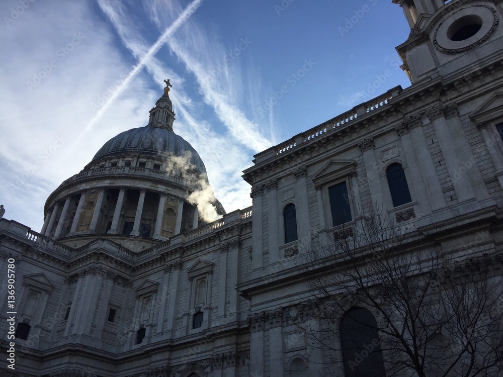 Cattedrale di Saint Paul con cielo blu, Londra, Uk