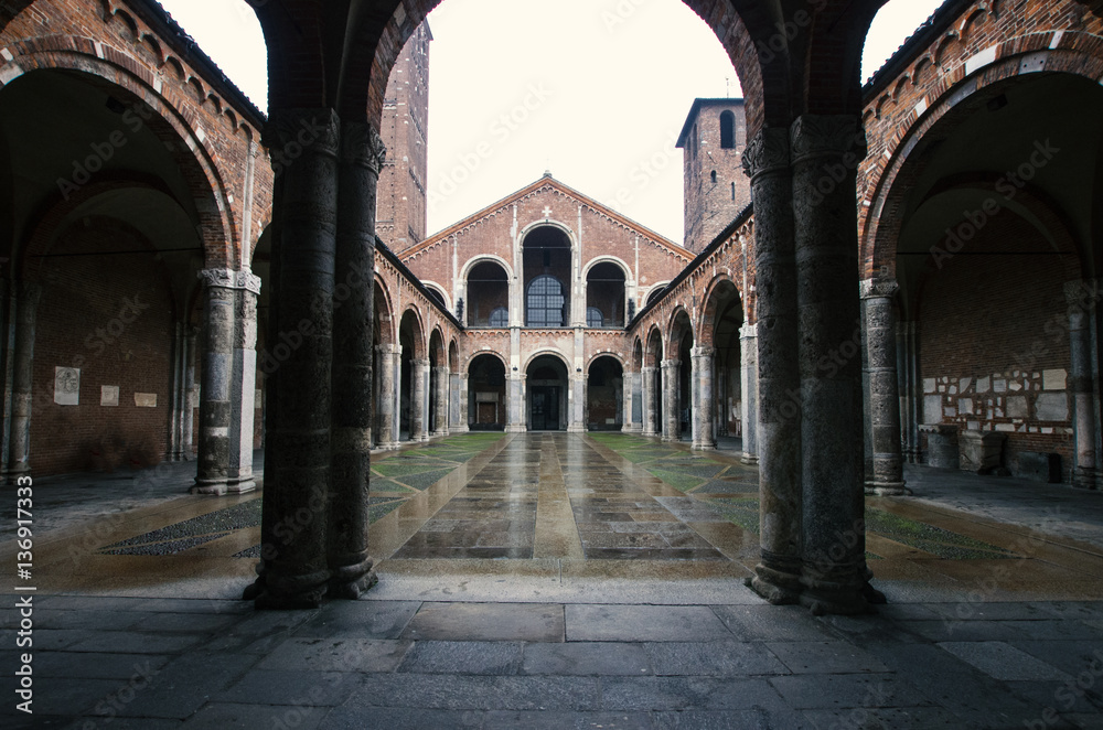 Basilica dedicata a Sant'Ambrogio, il patrono di Milano