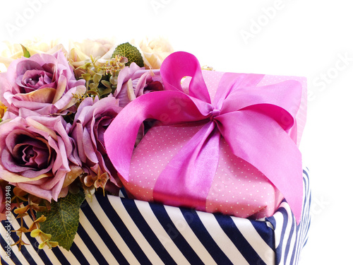 Fototapeta Naklejka Na Ścianę i Meble -  present gift box and flowers artificial bouquet on white background