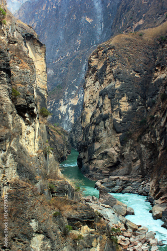 Yangtze river in the most narrow part of Tiger Leaping Gorge. Yunnan,  Southern China © aquatarkus