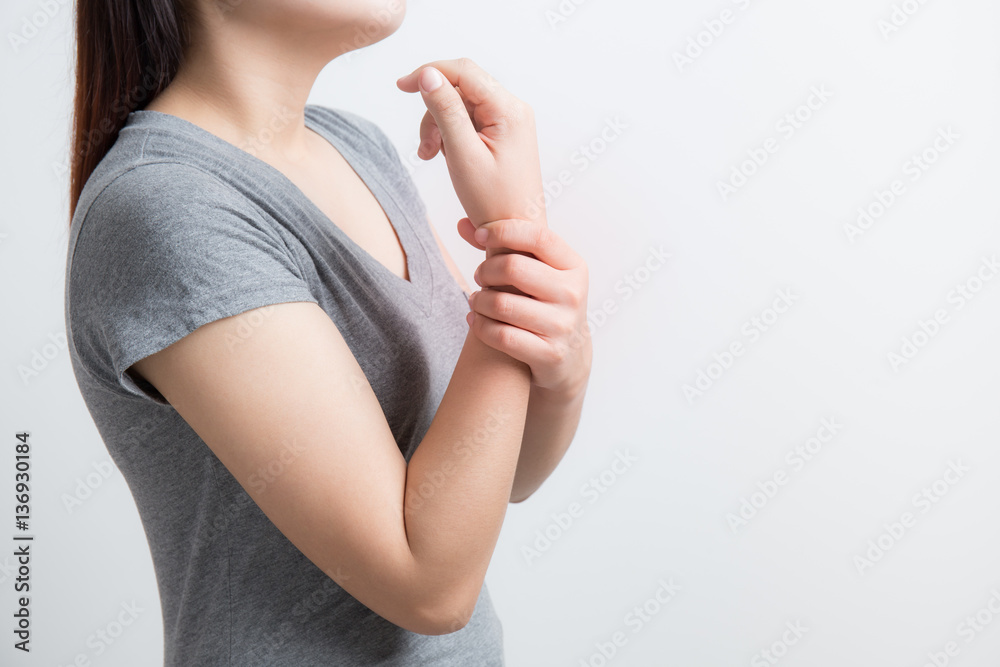 Ταπετσαρία Asian woman wrist pain.