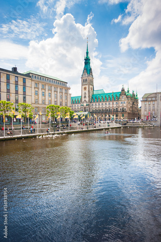 Obraz na płótnie Hamburg city center with town hall and Alster river, Germany w salonie