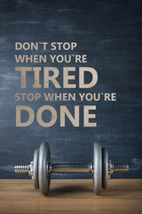 Gordijnen Quotes Halter met motivatietekst donkergrijs  © dmshpak