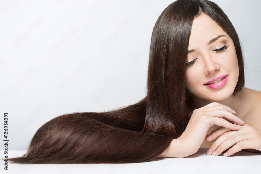 Fototapeta premium kobieta o długich pięknych włosach