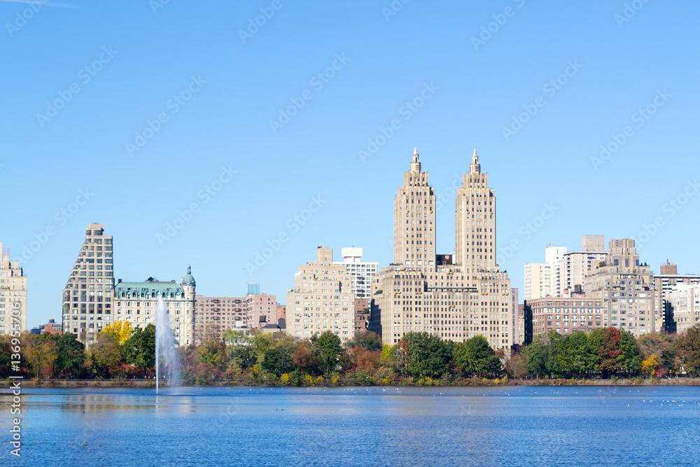 Obraz premium Iconic views of the Upper West Side by the Central Park Reservoi