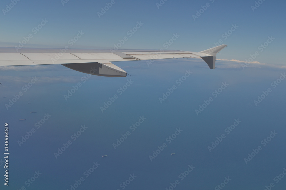 Fototapeta premium Flugzeug über dem Indischen Ozean