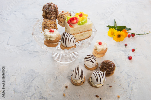 Different cakes composition
