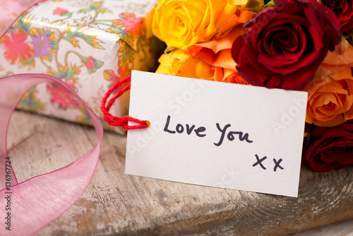Gift Tag with the text "Love You" Valentines