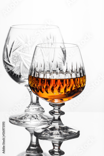 Whiskey, Cognac mit zwei gläsern