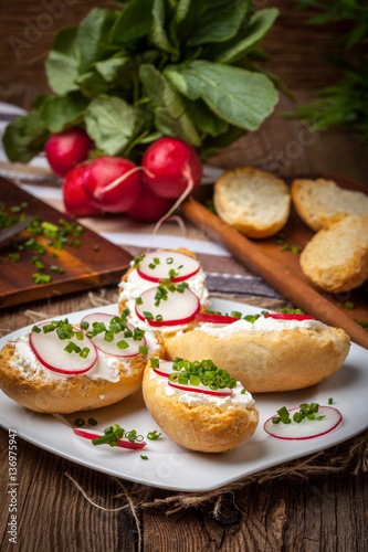 Toasts with radish, chives and cottage cheese.